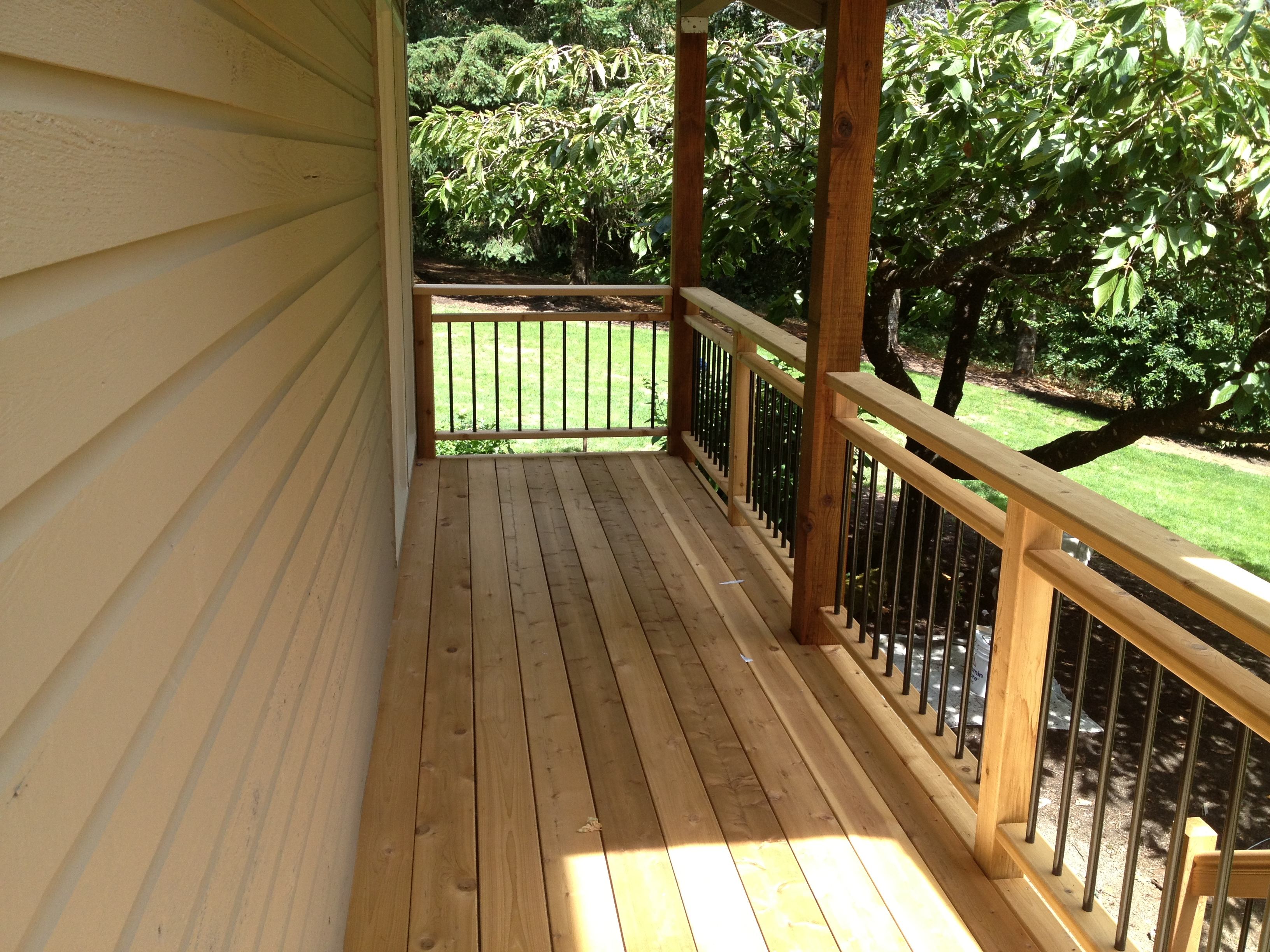 Cedar deck with Dekorator pickets